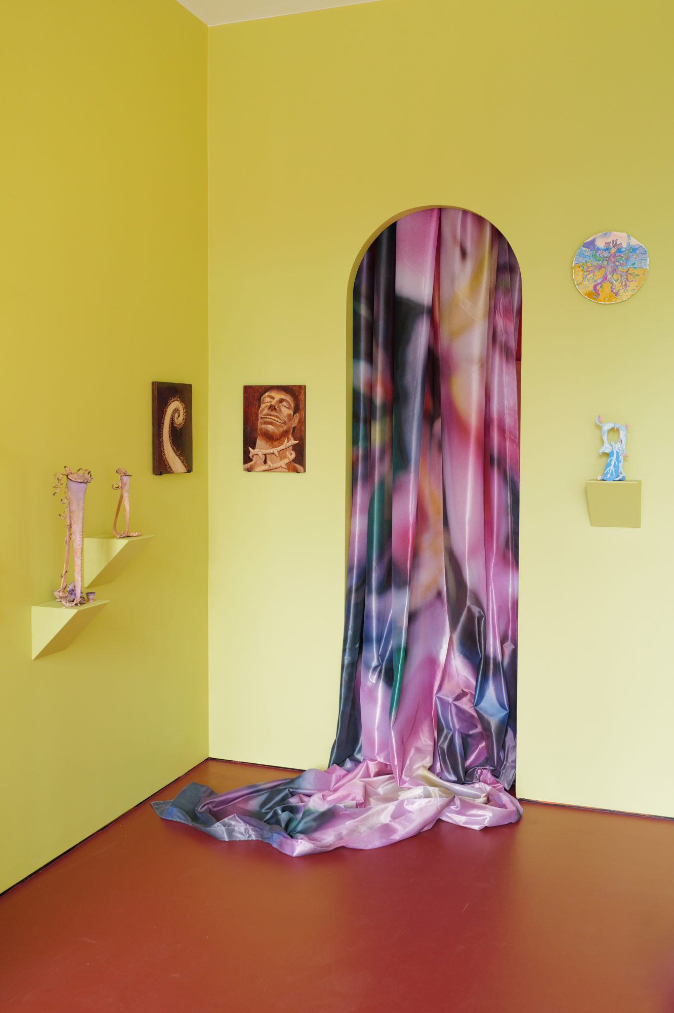 FOREIGN FLOWERS - India Mahdavi